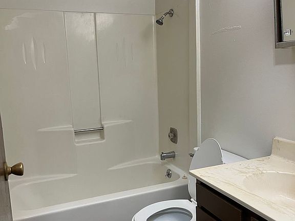 2nd image of 138 Flintridge Dr APT 4