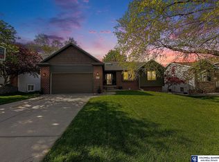 7541 Red Oak Rd, Lincoln, NE 68516