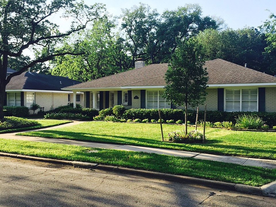 Beautifully renovated ranch style home built in 1950, a happ