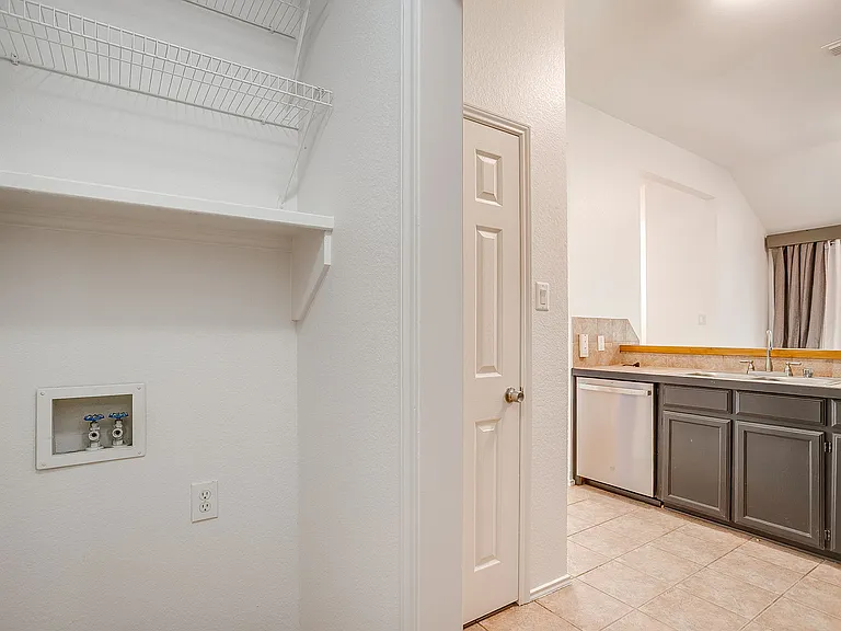 5323 Northridge Blvd — Photo 32