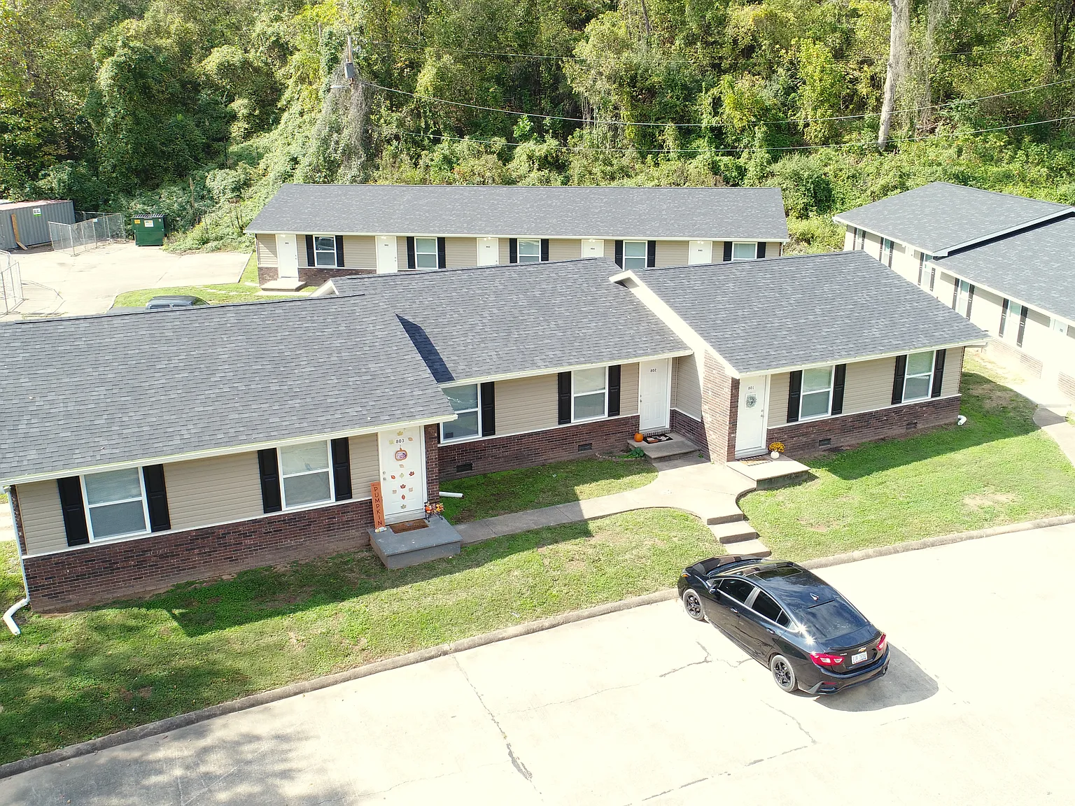 Solon Court — Photo 1