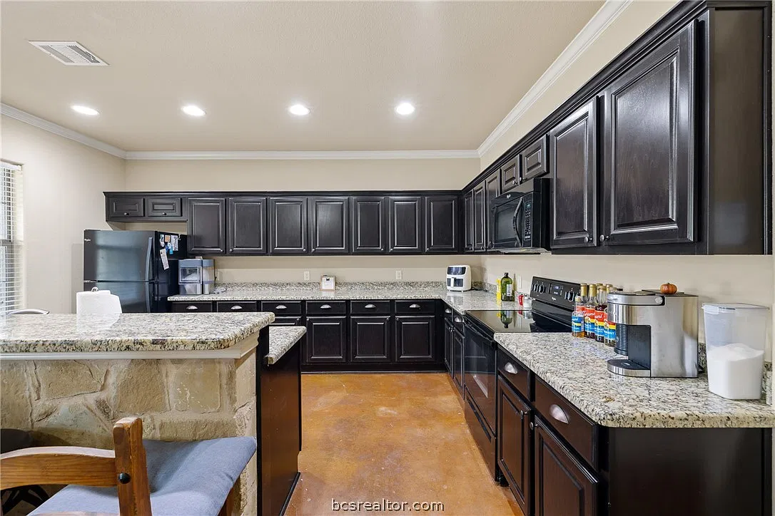 4 bed, 1853 sqft, $2,700 — Photo 4