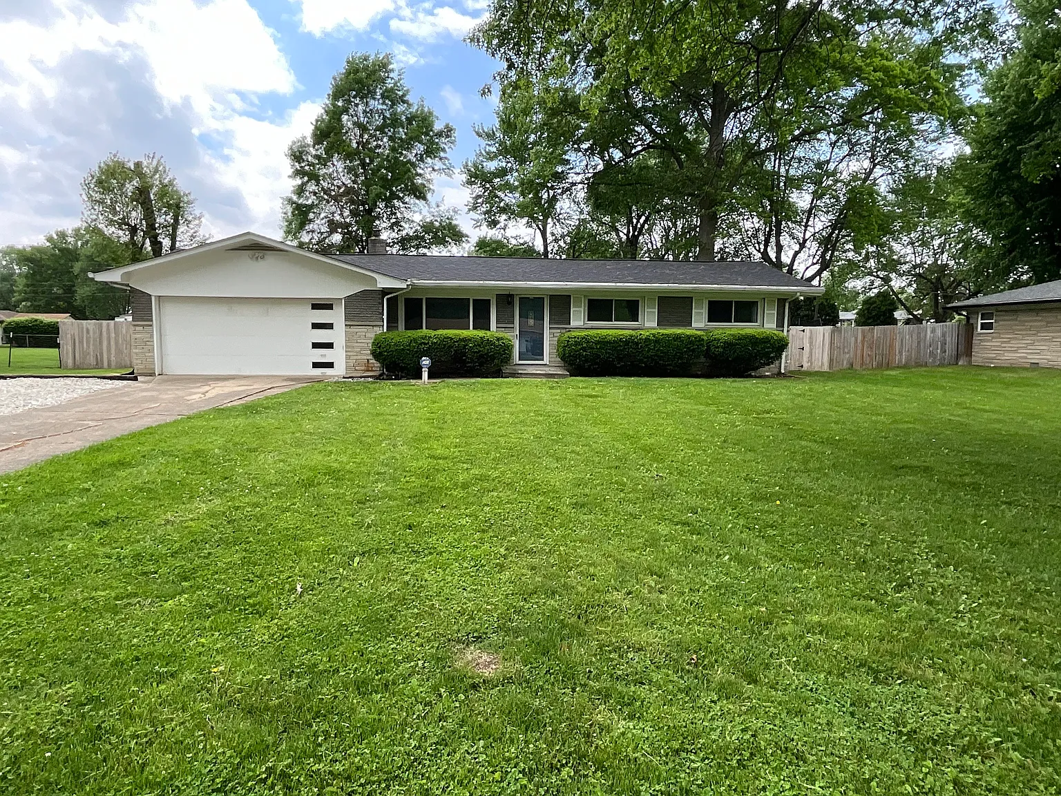 7536 Cynthia Dr photo 1