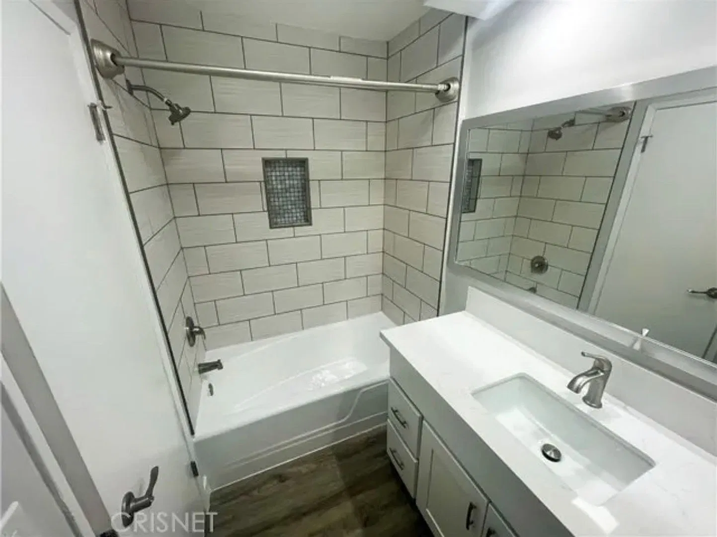 Peerless Apartments — Photo 3