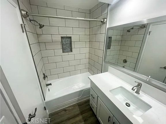 3rd image of 231 N La Peer Dr APT 201