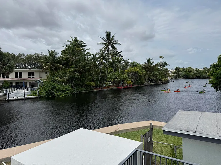 1814 E Oakland Park Blvd #50 — Photo 3
