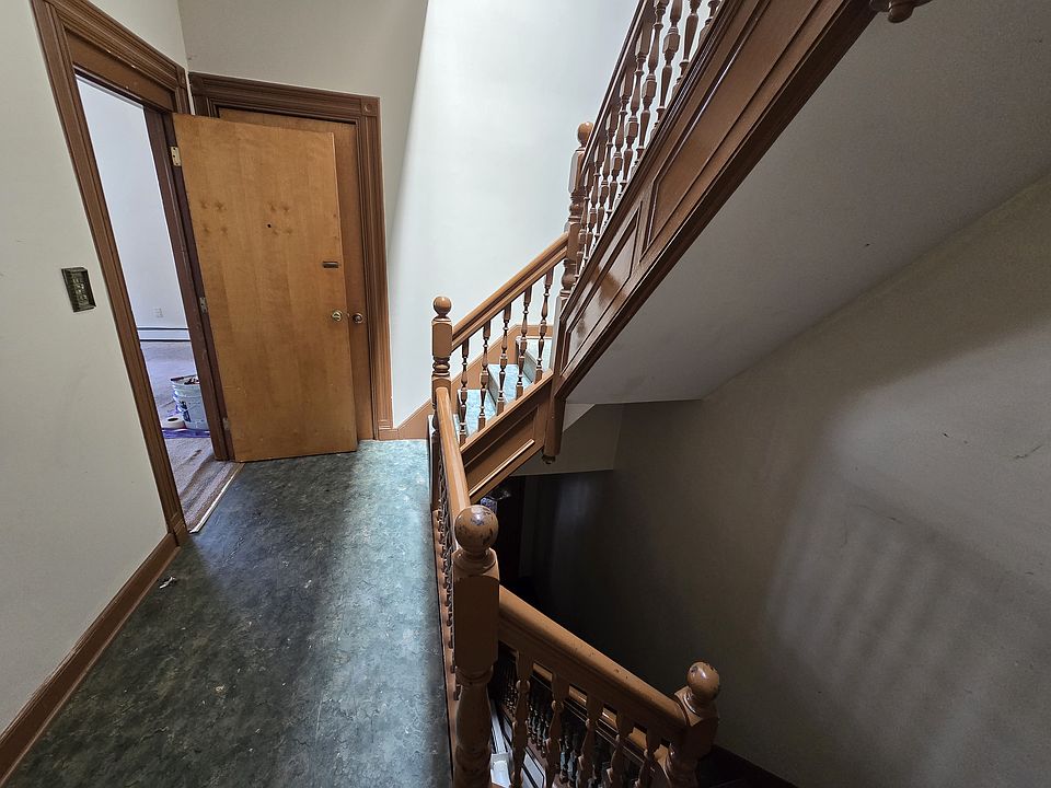 1st image of 312 Elm St Floor 2