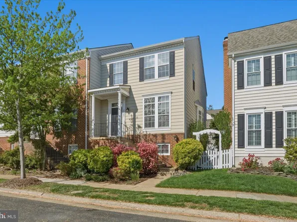 20361 Hartwell St, Ashburn, VA 20147