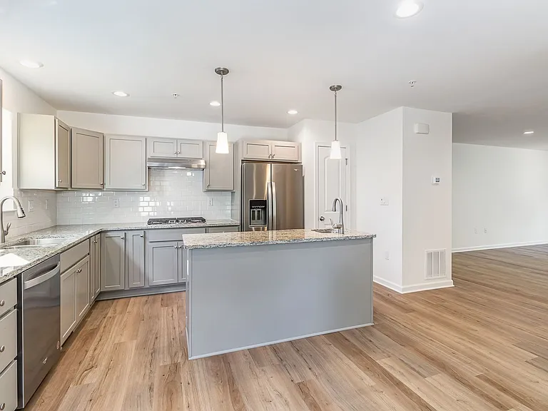 158 High Pointe Dr — Photo 5