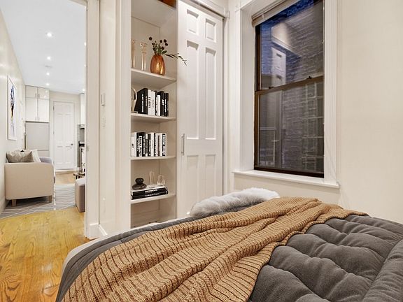 3rd image of 208 W 88th St APT 1B