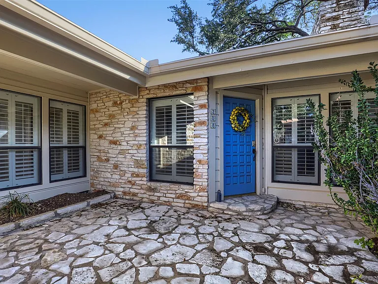 208 Crescent Blf — Photo 3