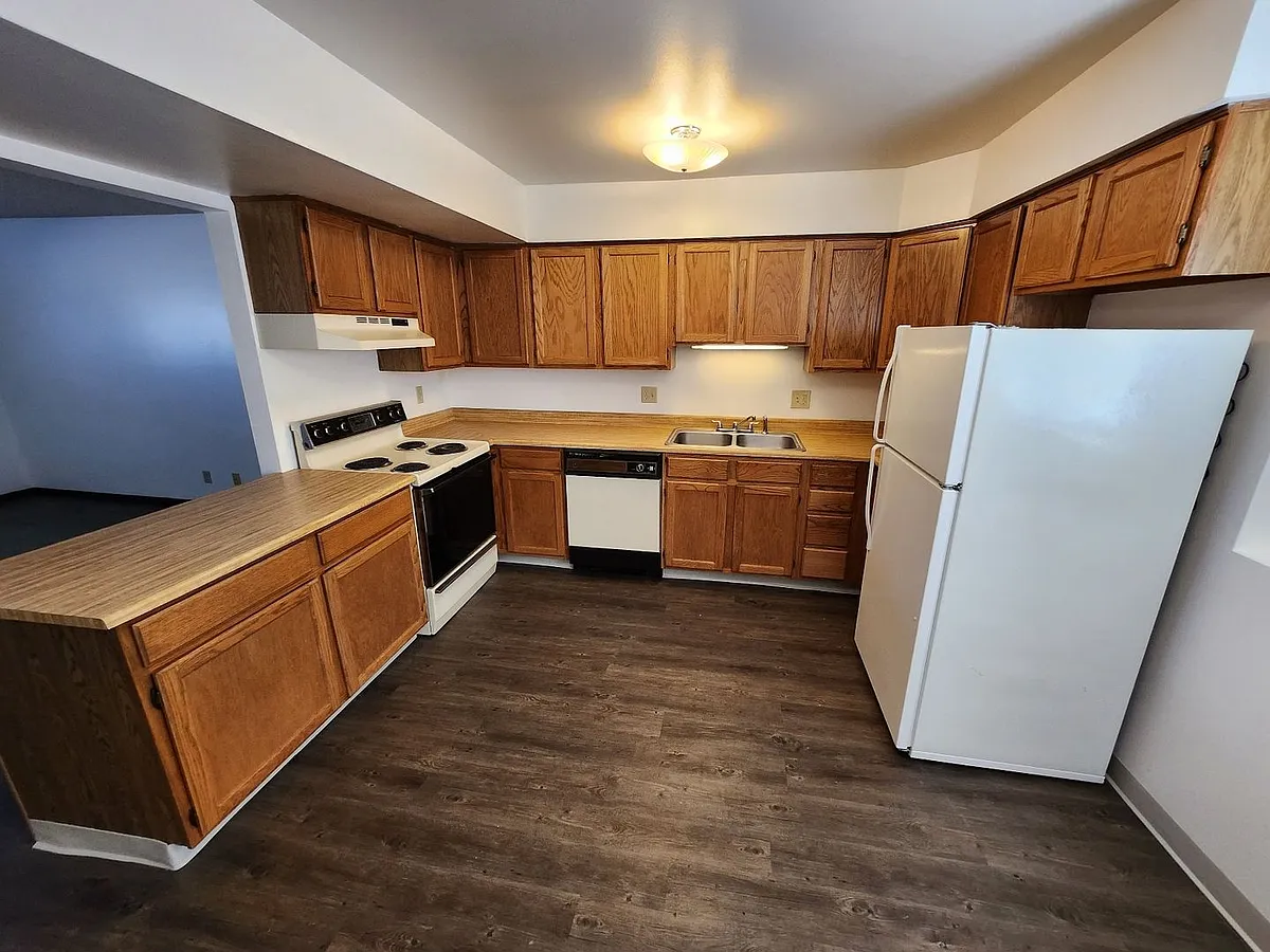 Building Photo - 2103 Chautard Dr #D