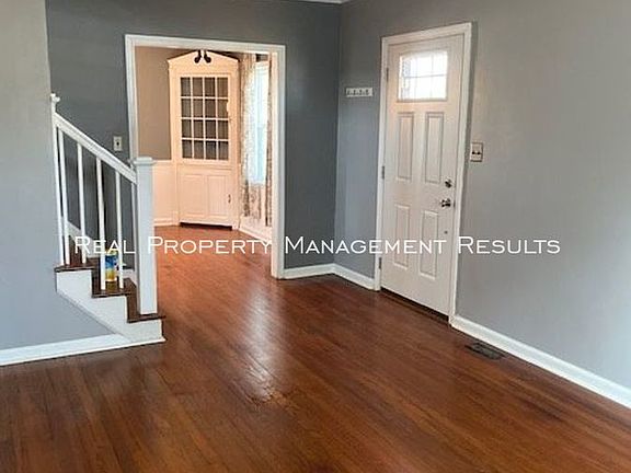 3rd image of 3017 Oak St