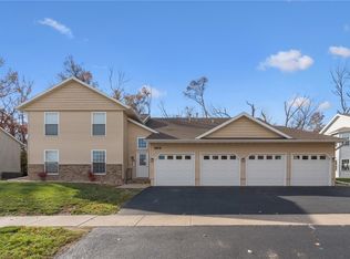 3915 Lexington Dr NE APT B, Cedar Rapids, IA 52402