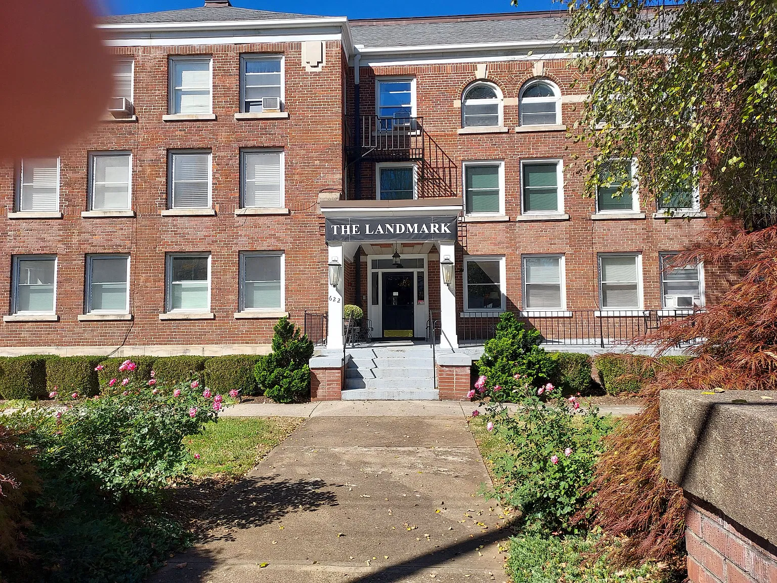 2 bed, 950 sqft, $1,600 — Photo 1