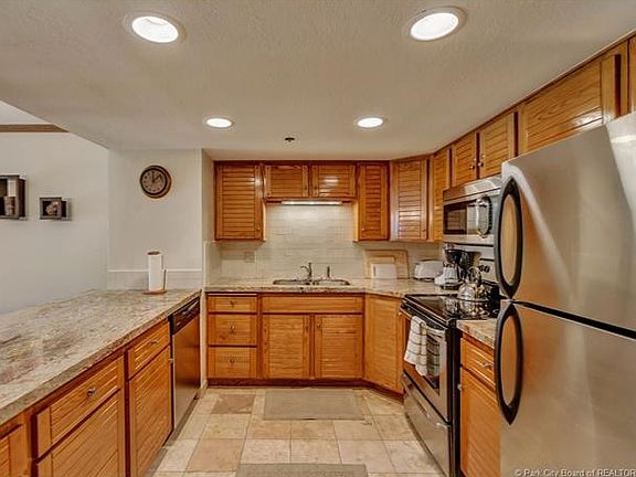 5th image of 950 Park Ave #210