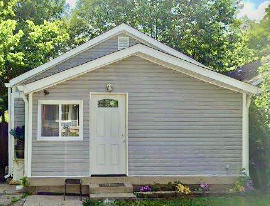 1st image of 427 N Bradley Ave