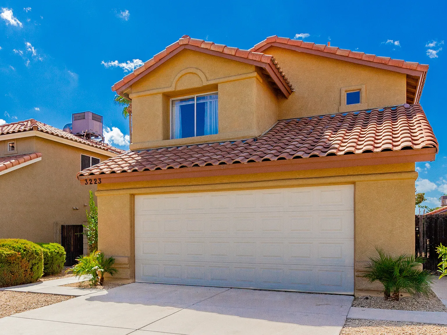 3 bed, 2.5 bath, 1900 sqft, $2,995 — Photo 3