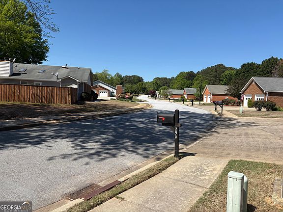 4th image of 300 Wilbanks Dr