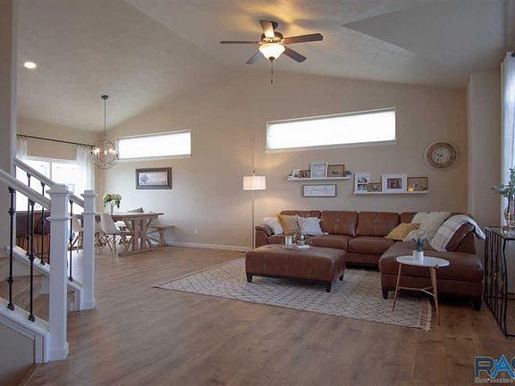 3rd image of 404 Adrianna Ave