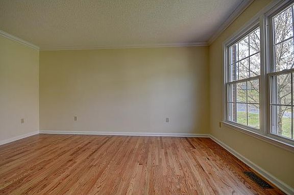4th image of 204 Charlton Green Dr