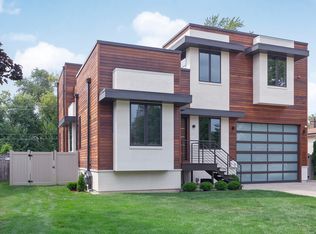 856 Appletree Ln, Deerfield, IL 60015