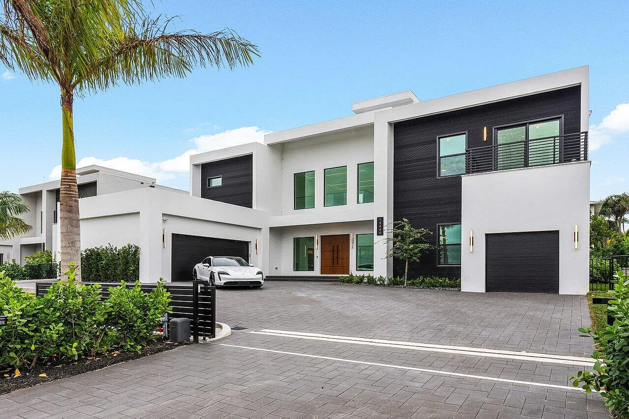 6 bed, 5.5 bath, 4708 sqft, $38,000 — Photo 3