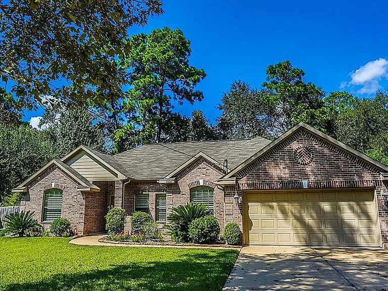 1504 Glen Oaks Dr — Photo 1