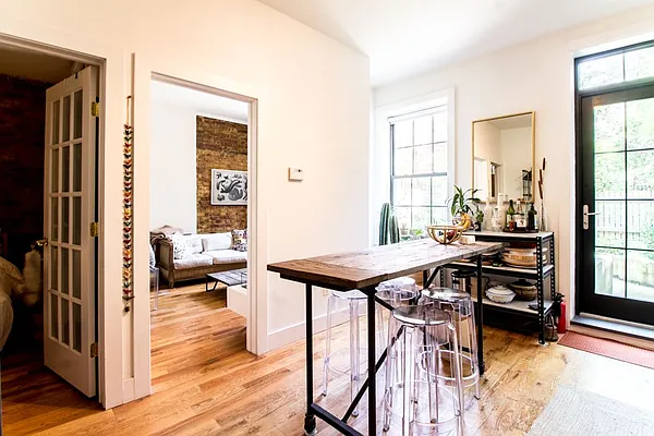 Rented by EXR | media 37