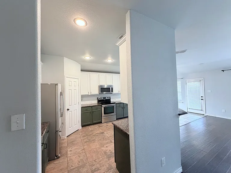 5727 Mountain Hollow Dr — Photo 5