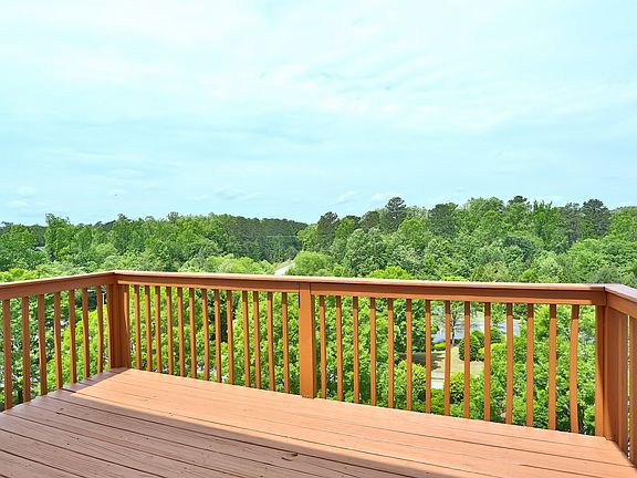 5th image of 2410 Suwanee Pointe Dr