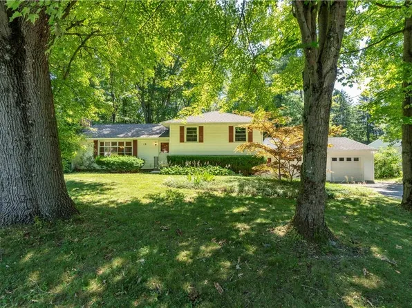 15 Monroe Drive, Poughkeepsie, NY 12601