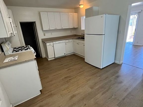 4th image of 1213 Bond St