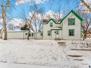 713 N Clark Ave, Dell Rapids, SD 57022