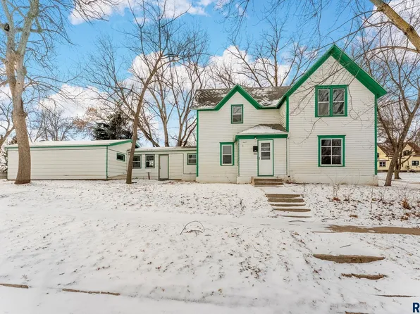 713 N Clark Ave, Dell Rapids, SD 57022