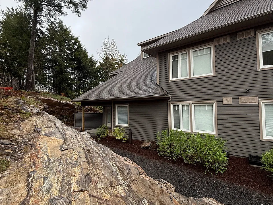13 Tree Tops Ln #101