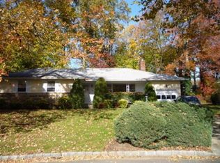 7 Singley Ct, Great Neck, NY 11021