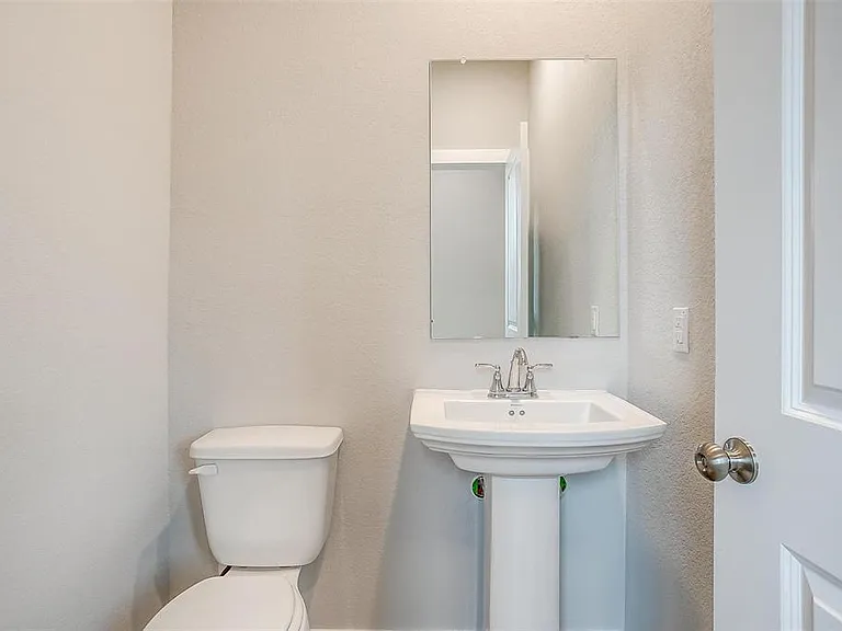 4525 Hogans Alley Dr — Photo 10
