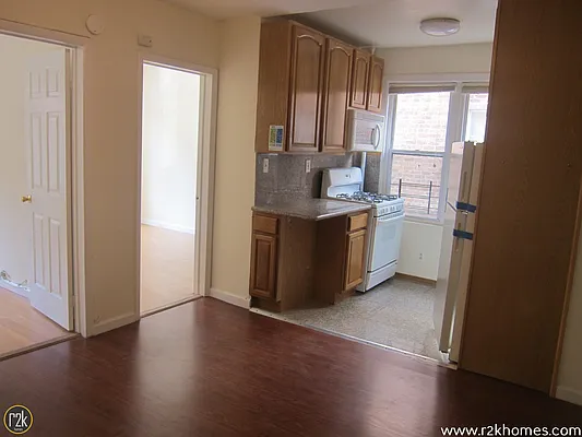 Rented by Realty 2000 Corp | media 1