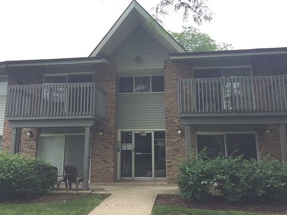 2nd image of 16W543 Mockingbird Ln APT 208