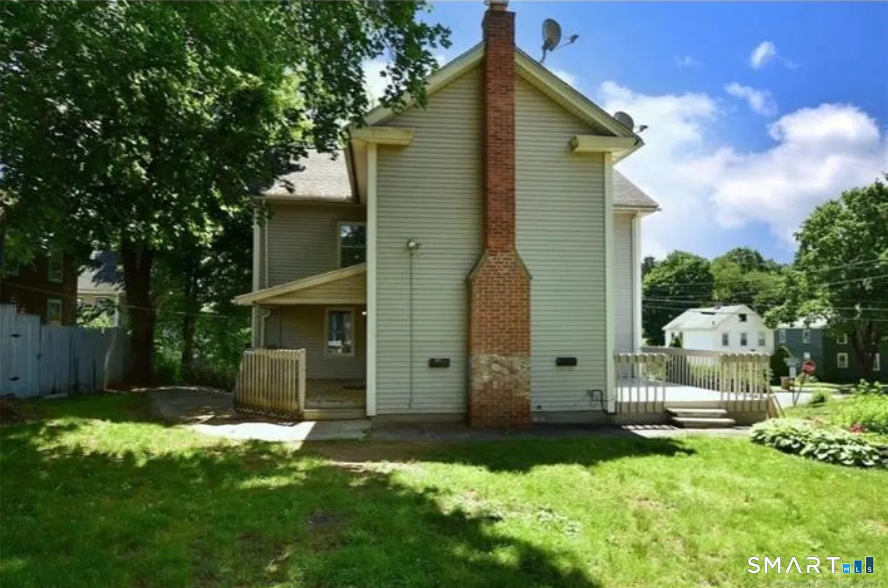 3 bed, 1.5 bath, 1716 sqft, $2,200 — Photo 3