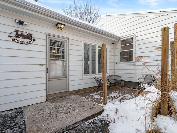 3rd image of 2229 W Osterhout Ave
