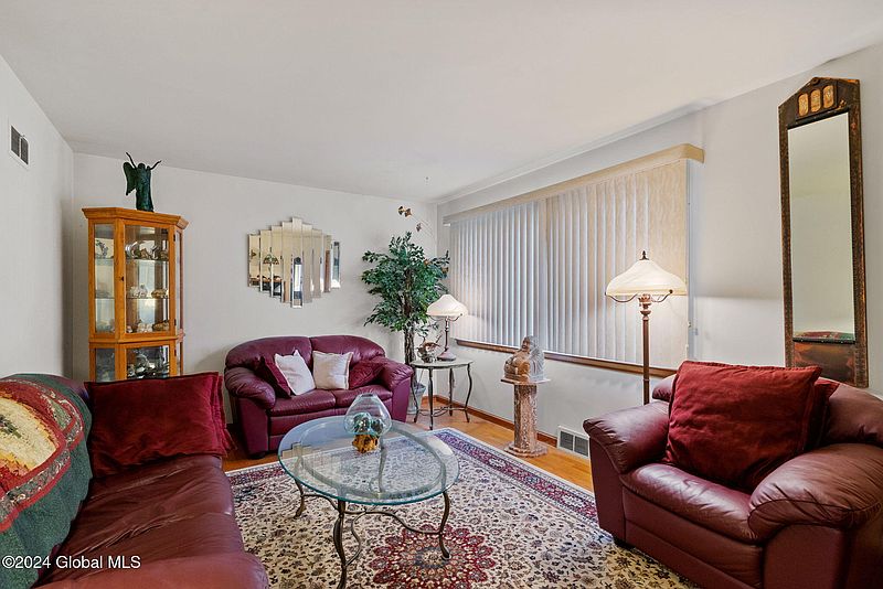 3rd image of 34 Martin Terrace