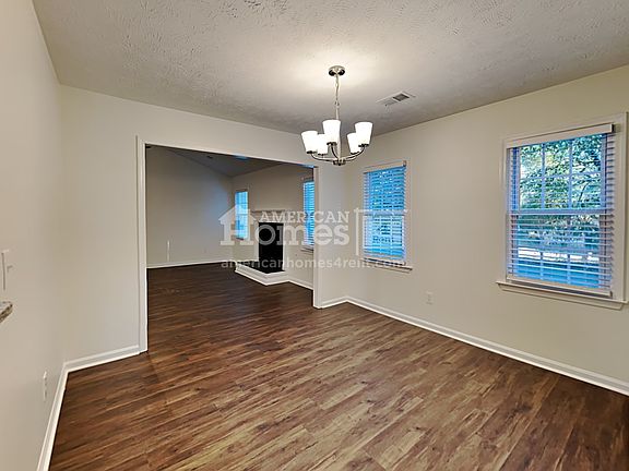 5th image of 4240 Fox Chase Dr