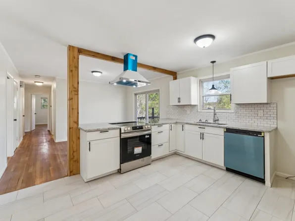 6345 Warrior River Rd, Bessemer, AL 35023