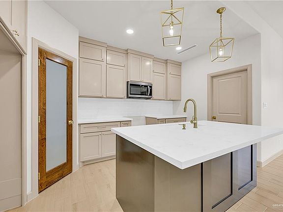 4th image of 3568 Las Brisas St