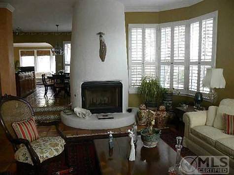 5th image of 1108 Thunderbird Dr