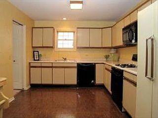 5th image of 8 Newcastle Ln