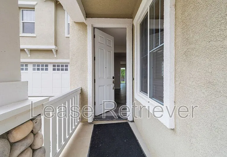 223 W Prosperidad Way — Photo 2