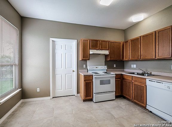 5th image of 5847 Midcrown Dr